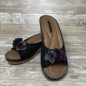 Good Choice Juliet Black Wedge Sandals Size 8M NWT‎